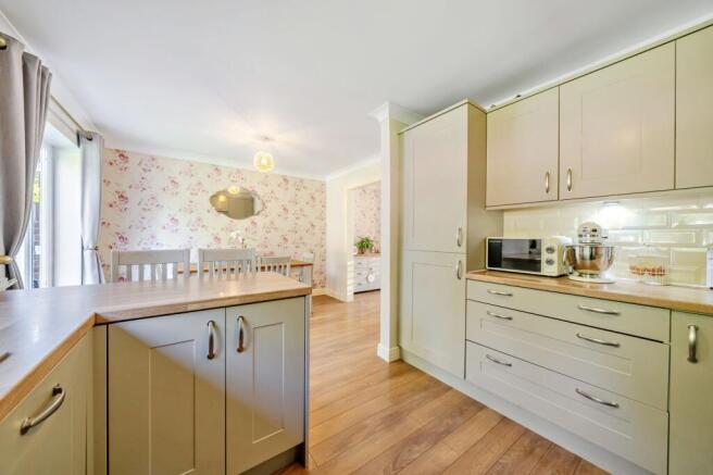 Chatsworth Drive , Frindsbury, Strood, Rochester, Kent. ME2 photo 4
