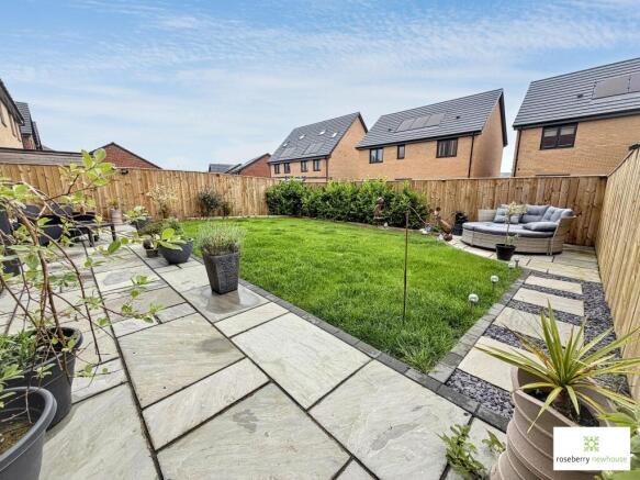 4 bed Detached for sale Image 12