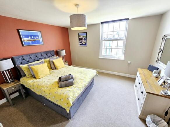 2 bed Flat for sale Image 7