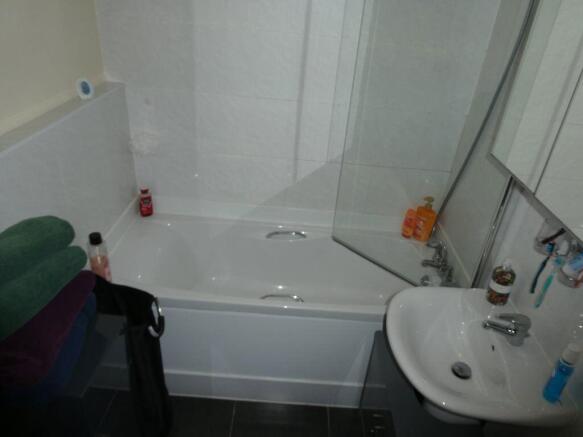 2 bed Apartment to rent Image 9