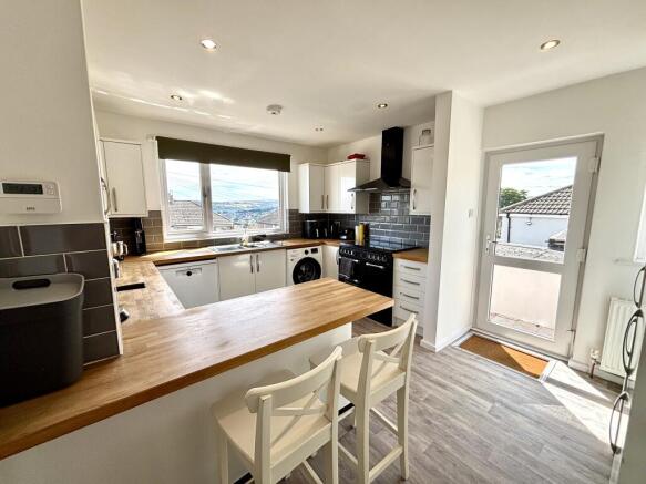 2 bed Semi-Detached Bungalow for sale Image 6