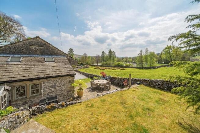 5 bed Detached for sale Image 5