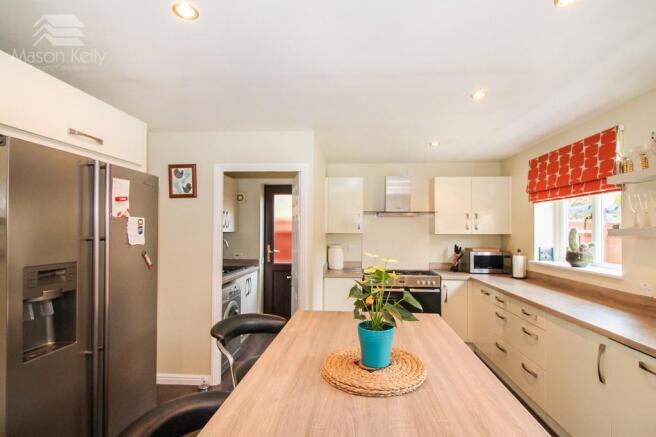 KITCHEN/BREAKFAST