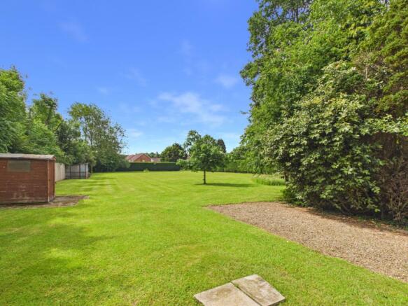 5 bed Detached for sale Image 4
