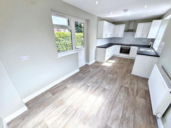 3 bed Bungalow to rent Image 4