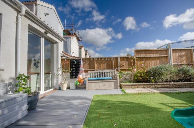 Rear garden pic 2.jpg