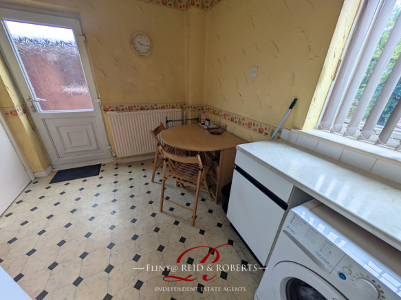 Cae Derw, Flint photo 5