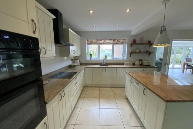kitchen/dining room 