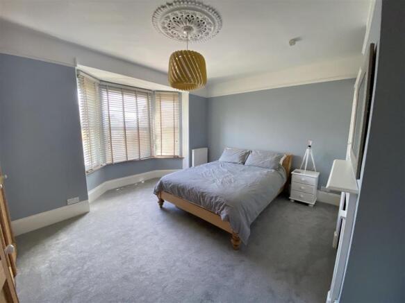 67 Newport Road bed 1.jpg
