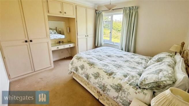 4 bed Bungalow for sale Image 6