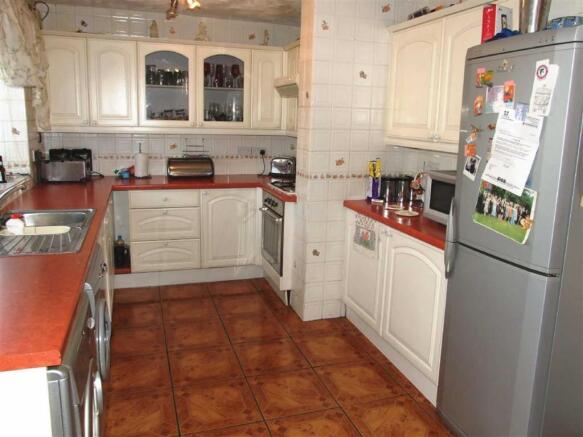 KITCHEN/DINING ROOM