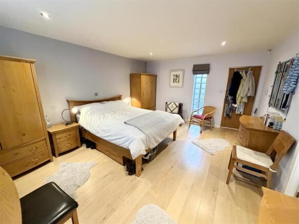 4 bed Detached Bungalow for sale Image 11