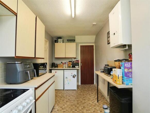 3 bed Detached to rent Image 7