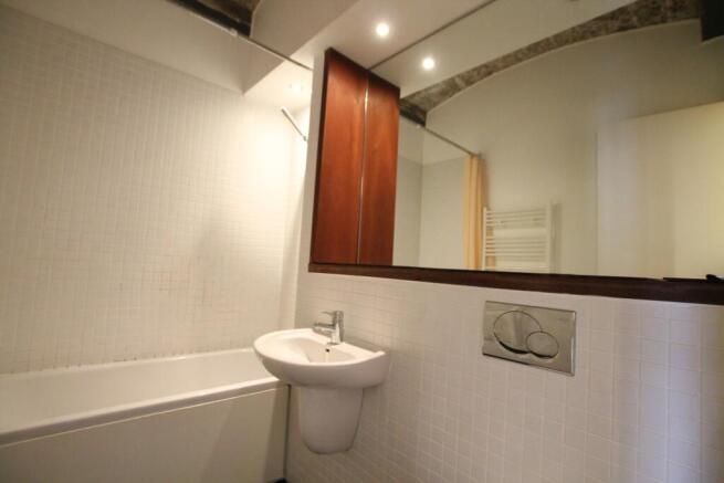 2 bed Flat to rent Image 8