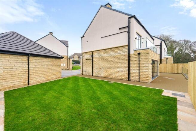 5 bed Detached for sale Image 10