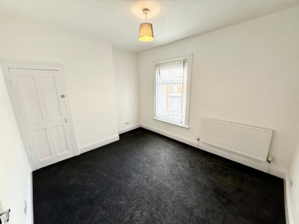 2 bed Terraced to rent Image 7