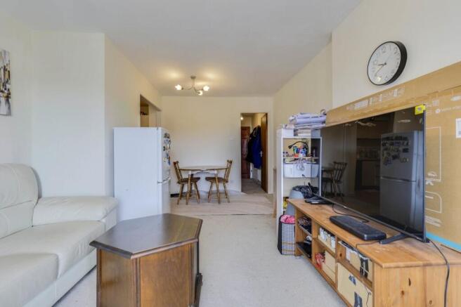 2 bed Flat for sale Image 3