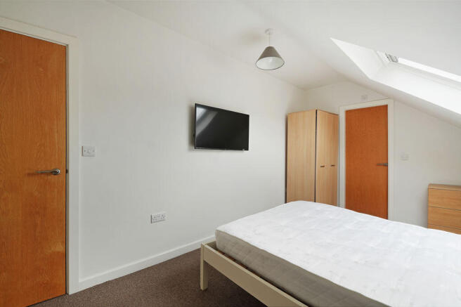 4 bed Flat to rent Image 4