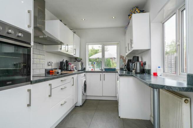 Kitchen2.jpg