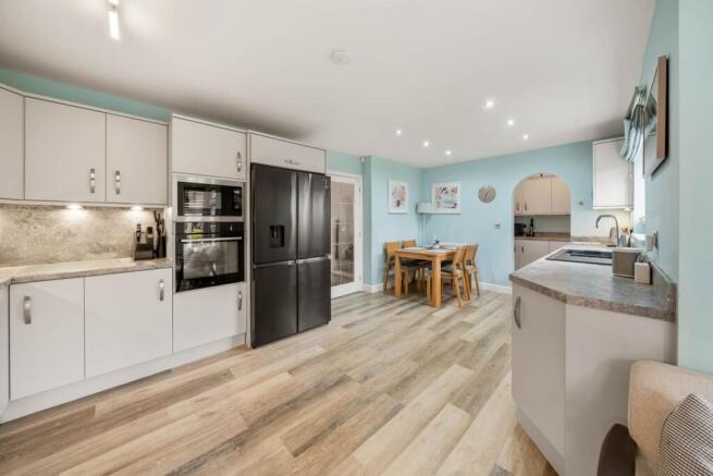 4 bed Detached for sale Image 9