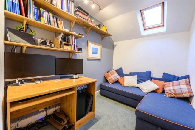 Bedroom 5/ Office