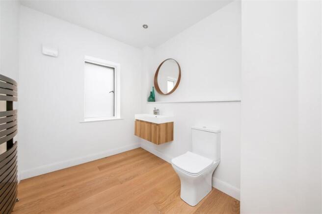 5 bed Detached for sale Image 6
