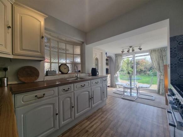 KITCHEN DINER