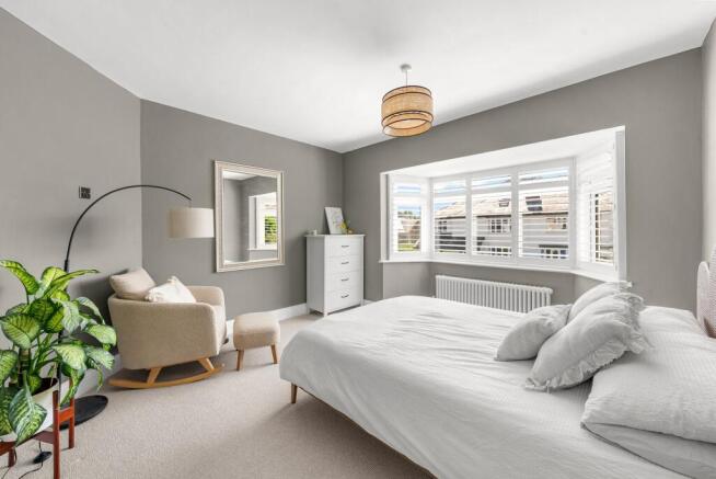 4 bed House for sale Image 6