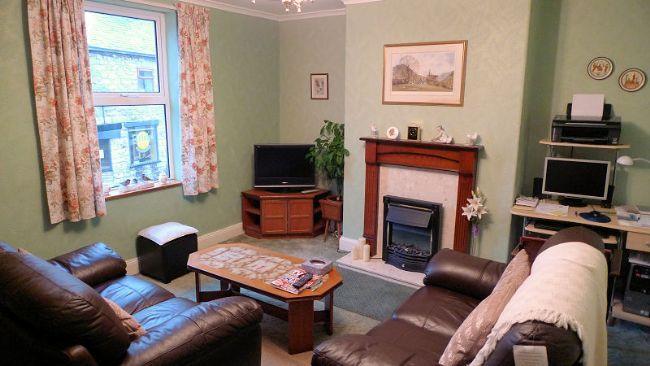 Bedroom 2/Sitting