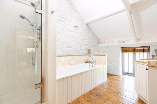 Main Bed Ensuite