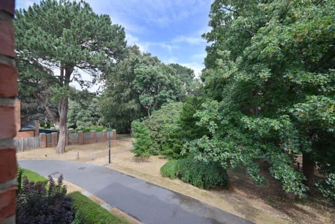 2 bed Flat for sale Image 4