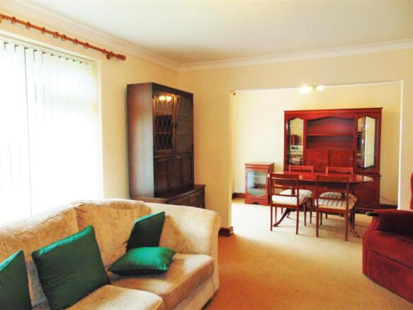 Through Lounge b.JPG