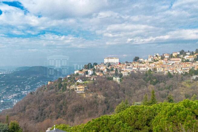 the lake como villa-villa brunate via per civiglio