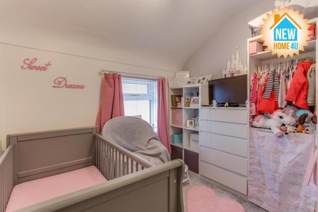MAIN BEDROOM:
