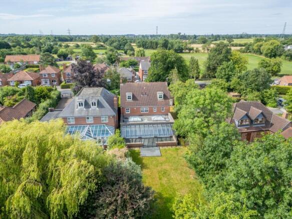6 bed Detached for sale Image 5