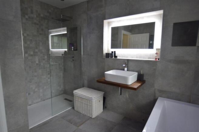 Stylish Family Bathr