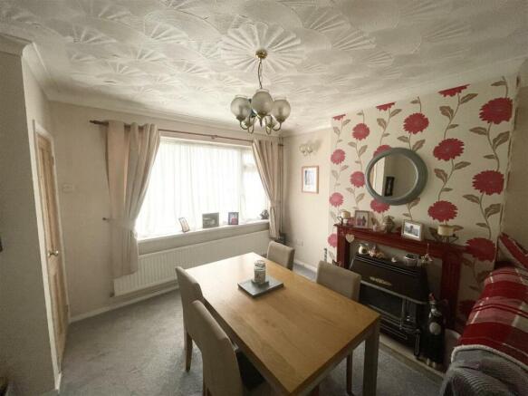 Lounge/Dining Room