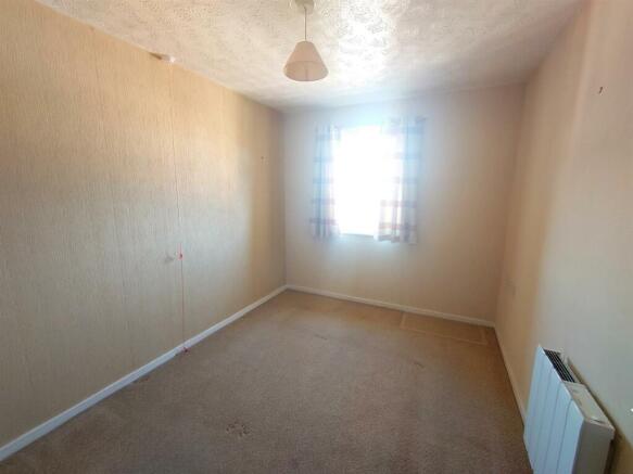 Bedroom 1a.jpg