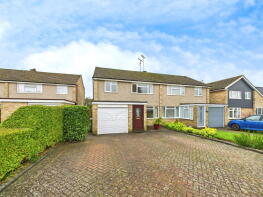 12, Wood End, Horsham RH12 4NU