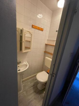 Bright bathroom with useful storage shelving...