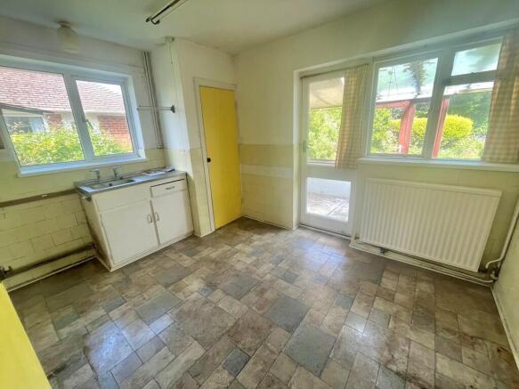 19 Cheam Road Kit...