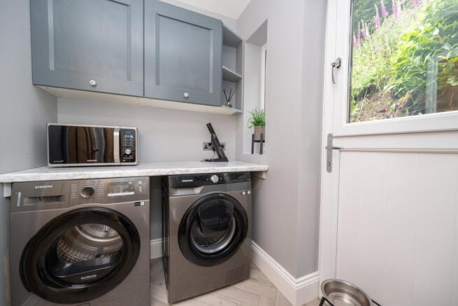 5 bed Detached for sale Image 10