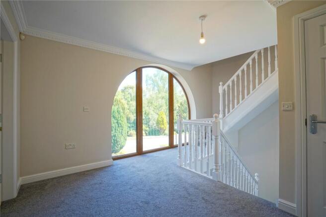 6 bed Detached for sale Image 10