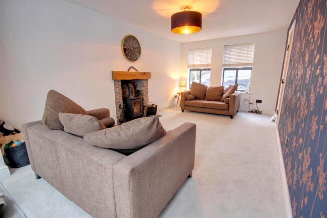 4 bed Detached for sale Image 7