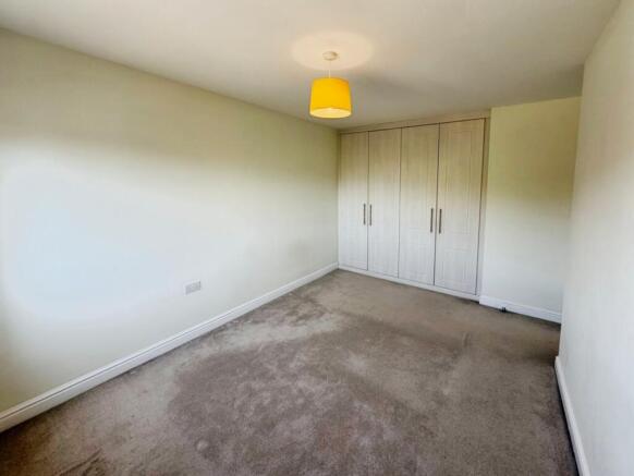 4 bed Detached to rent Image 11