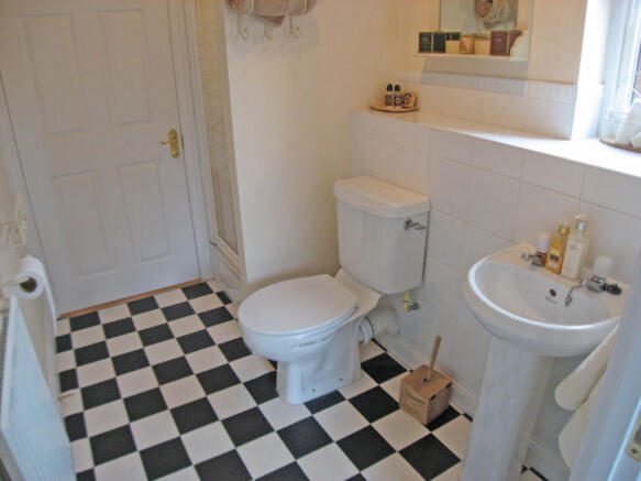 Jack & Jill en-suite