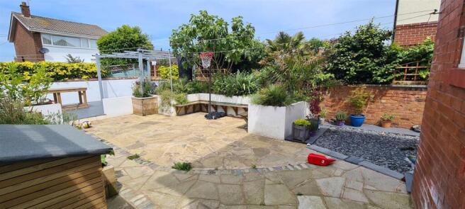 Rear garden 2.jpg