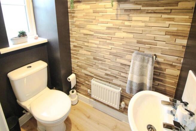 4 bed Semi-Detached for sale Image 7