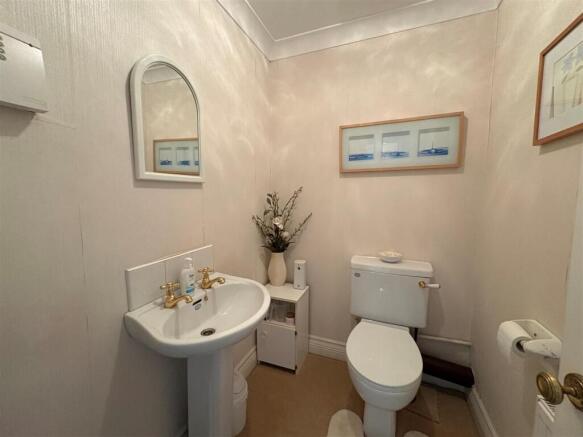 4 bed Detached for sale Image 12