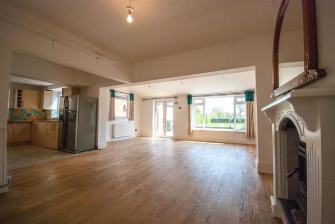 Family Room & Dining